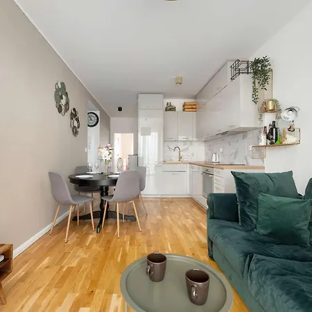 Spacious In With A Desk For Remote Work And A Balcony By Renters 브로츠와프