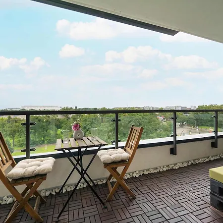 Apartment Spacious In With A Desk For Remote Work And A Balcony By Renters *